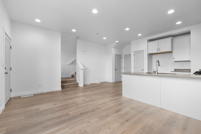 Building Photo - Dry Creek Highlands Towns - 6608