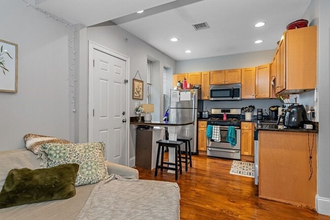 Primary Photo - 4 BED 2 BATH MISSION HILL