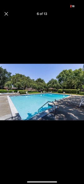 Building Photo - 220 Red Oak Dr