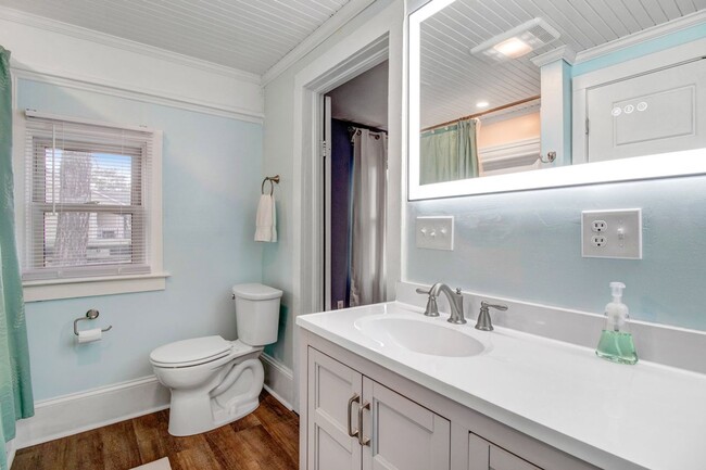 Building Photo - *FOR RENT* Beautifully Updated Home in Pri...