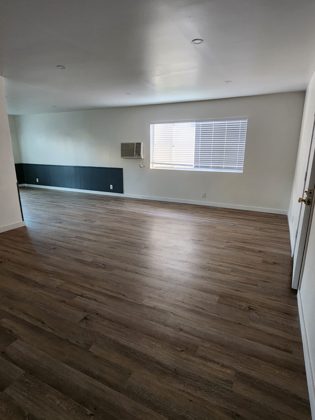 Building Photo - 1414 S Orange Grove Ave