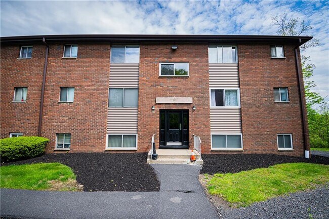 Building Photo - 20 Peddler Hill Rd