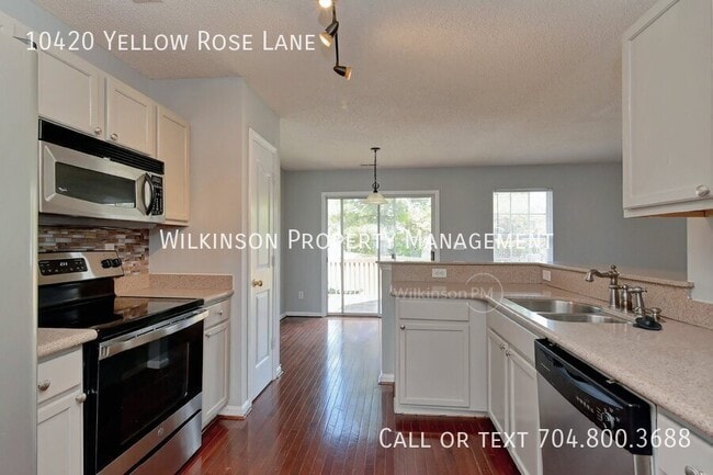 Building Photo - 10420 Yellow Rose Ln