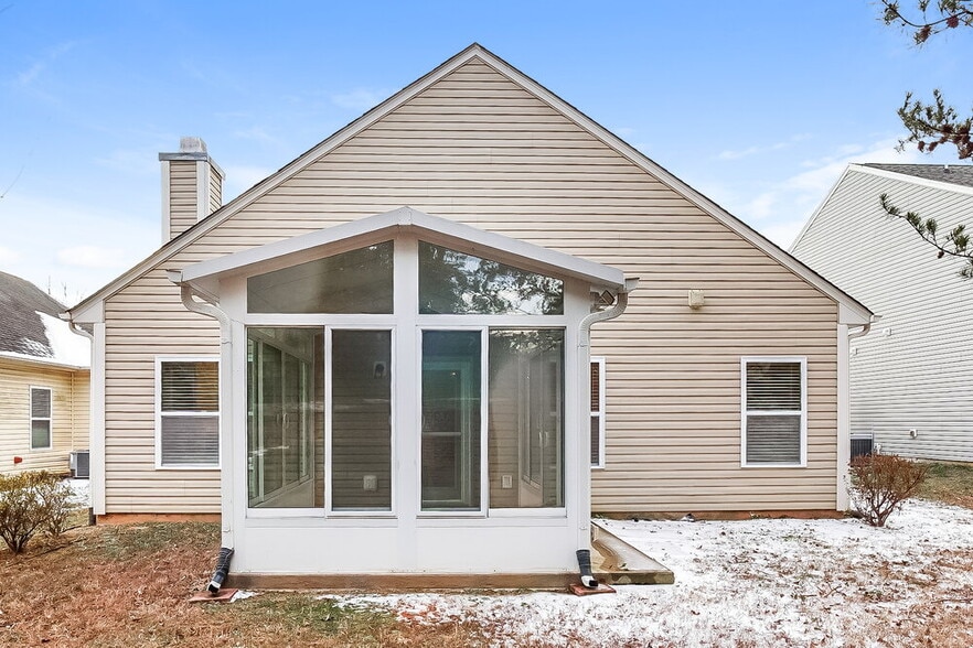 Building Photo - 257 Ranlo Ave