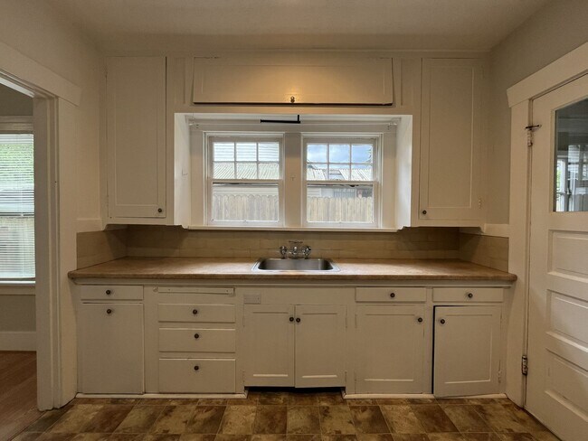 Building Photo - Bright and Open Home with Flexible Living Spaces and an Expansive Backyard