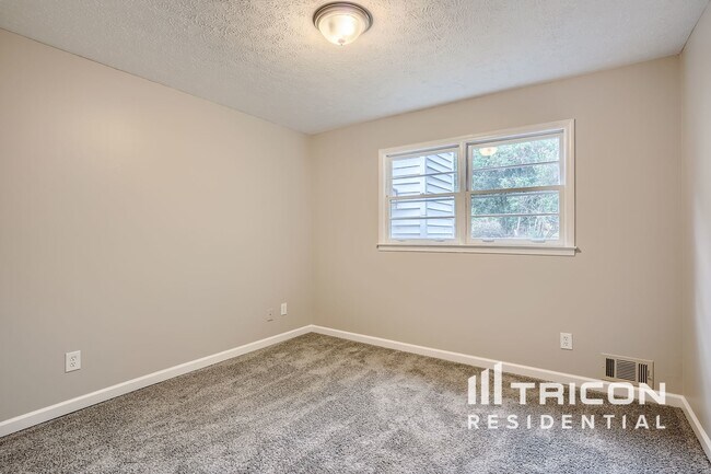 Building Photo - 455 Huntington Dr
