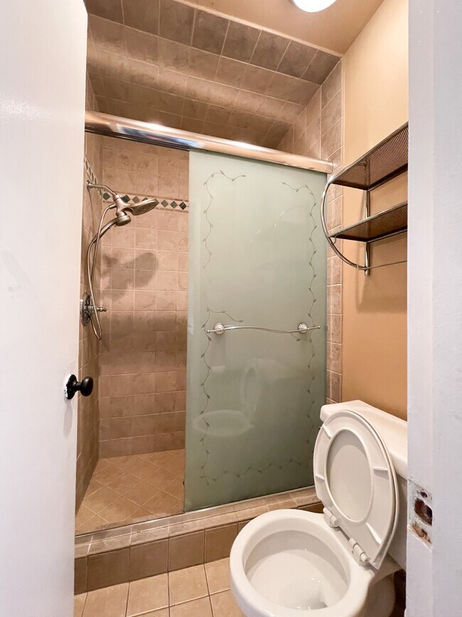 Building Photo - 5330 Zelzah Ave