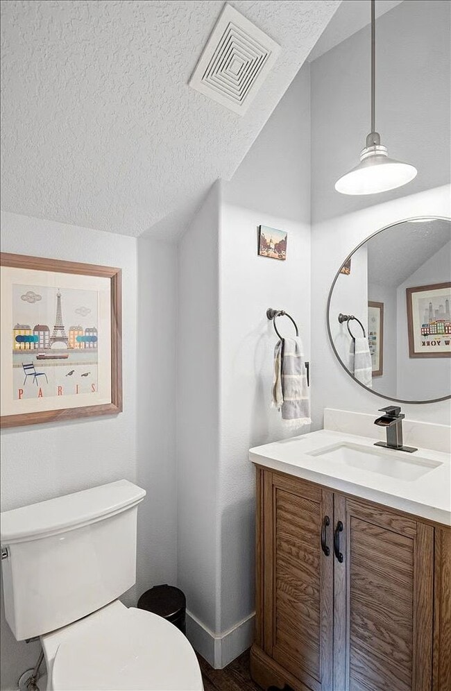 Building Photo - 1622 NW Rimrock Dr