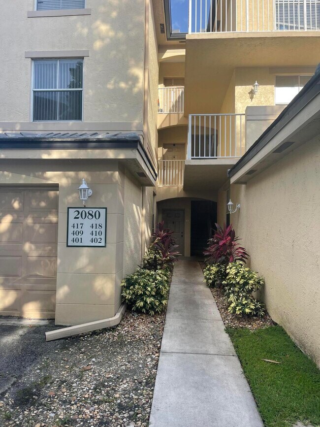 Building Photo - 2080 Greenview Shores Blvd