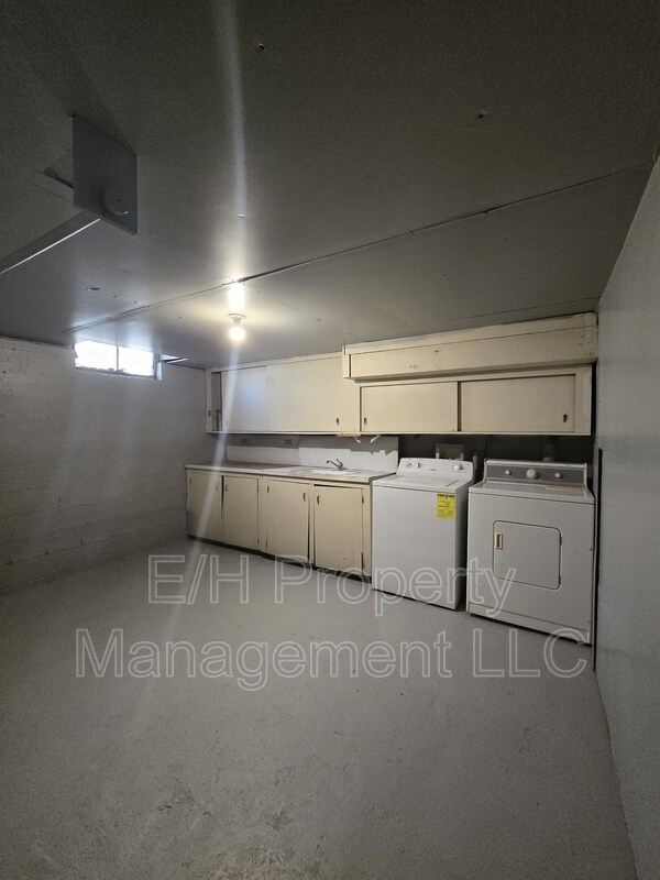 Building Photo - 1128 S Quentin St