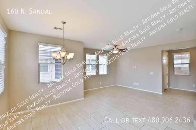 Building Photo - 160 N. Sandal-