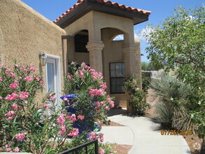 Building Photo - Beautiful 3 Bedroom, 2 Bathroom, Available...