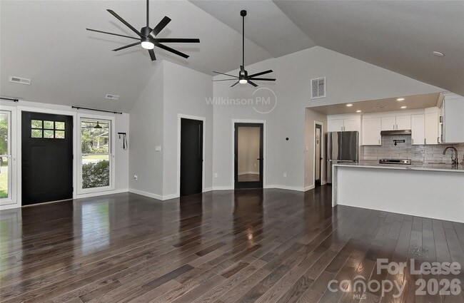 Building Photo - 2105 Highland St