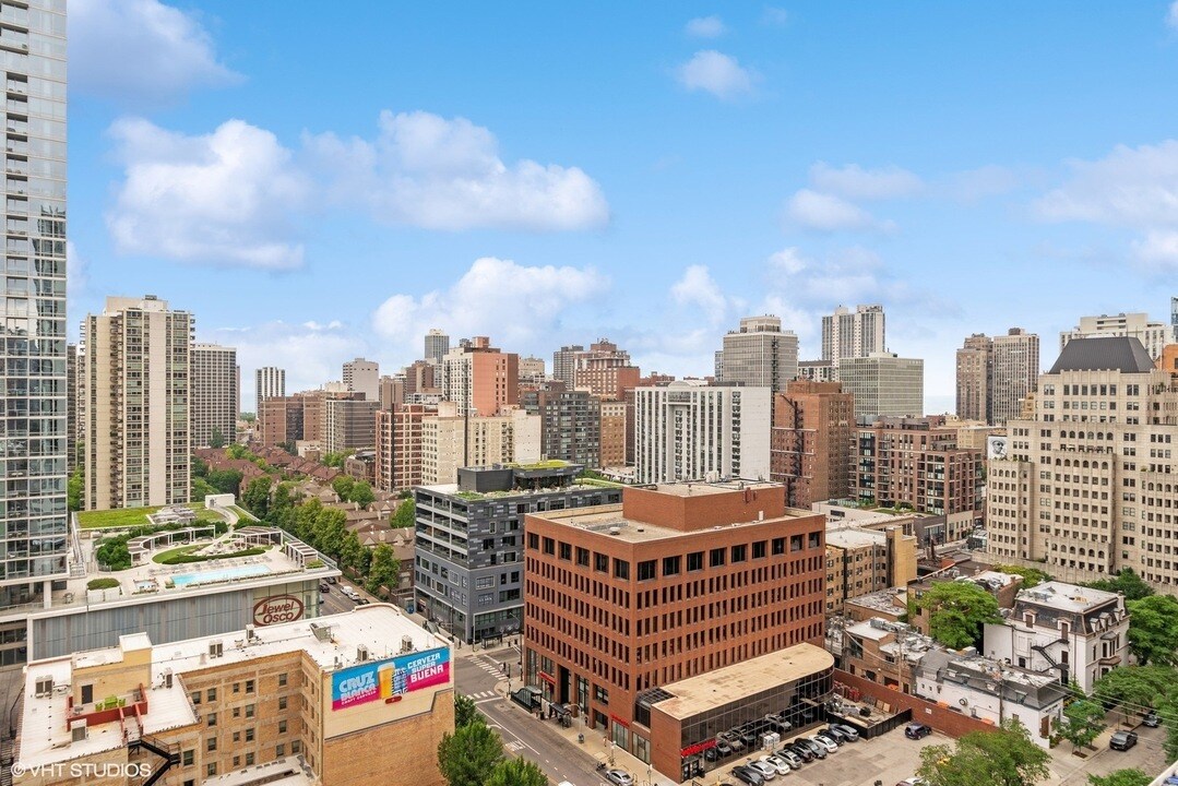 Building Photo - 1122 N Clark St