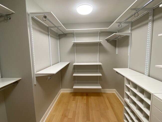 Building Photo - Northwest Crossing Gem! Bonus Office and Family Room