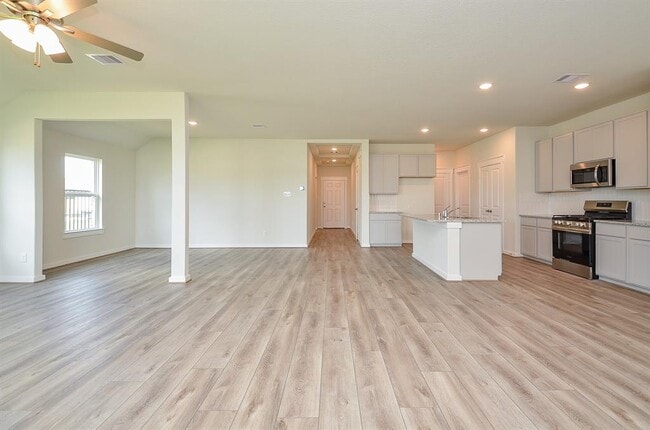 Building Photo - 4656 Peony Grn Dr