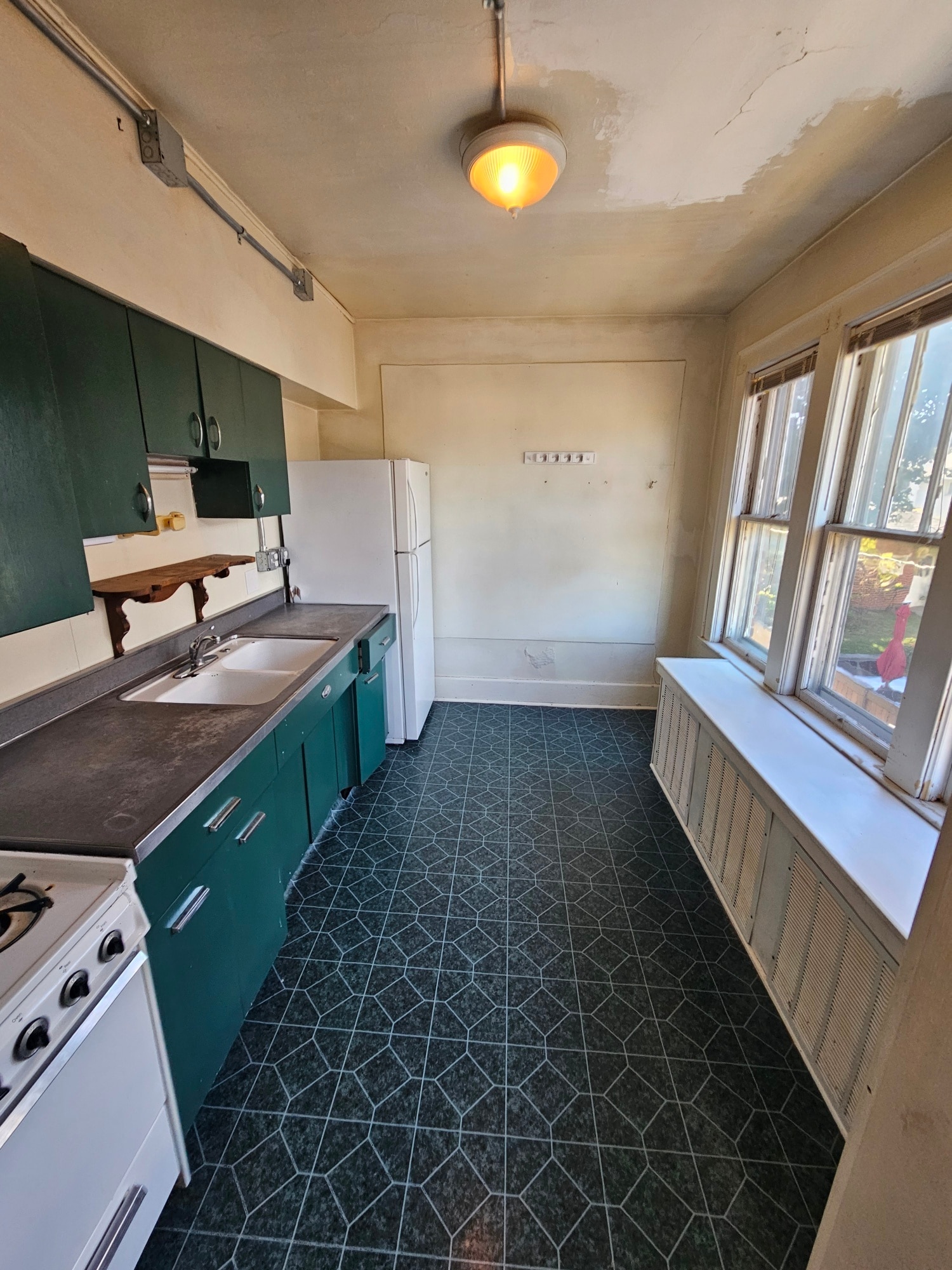 Building Photo - 132 Simpson St