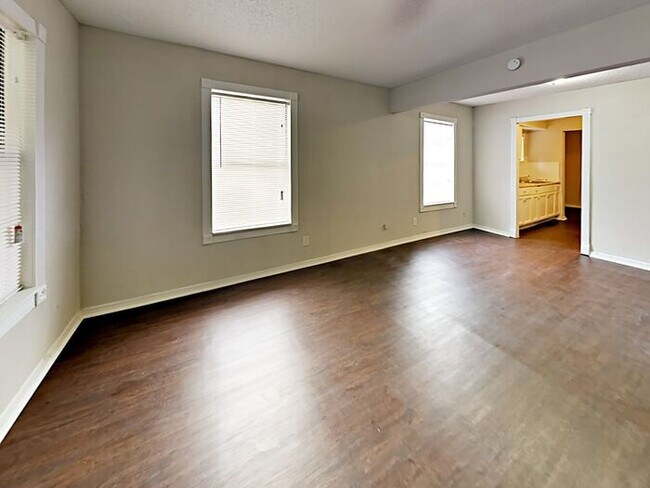 Building Photo - $1000 OFF 1st Month*. No App Fee