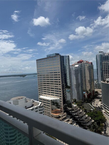 Building Photo - 950 Brickell Bay Dr