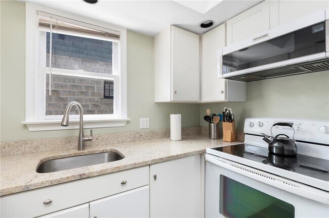 Building Photo - 492 Thames St