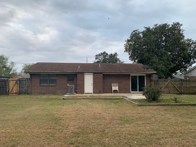 Building Photo - 806 Blvd de Orleans Blvd