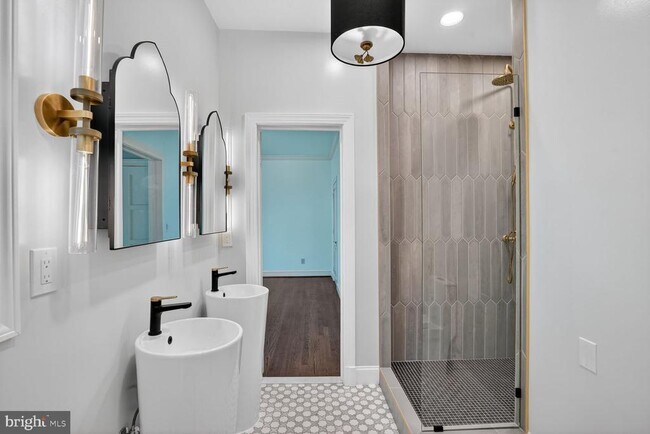 Building Photo - 5553 Little Falls Rd