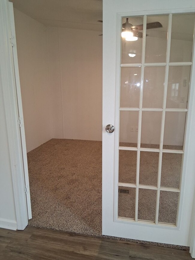 Building Photo - Charming 4BR Home in Cave Springs