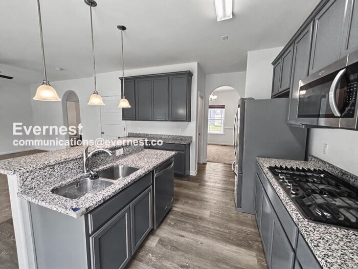 Building Photo - 102 Ridgeway St