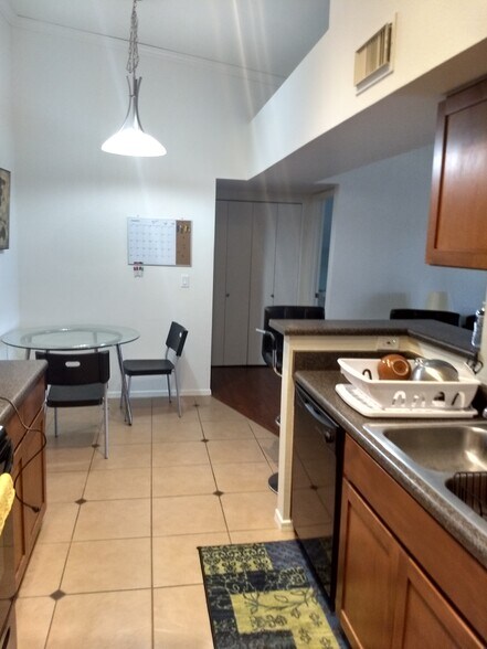 Building Photo - 1385 W University Ave