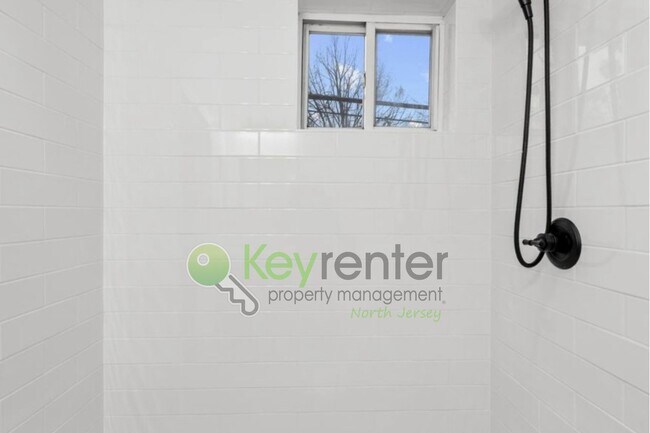Building Photo - Rare Renovated 3BR/2BA Townhouse with Private Yard & NYC Views