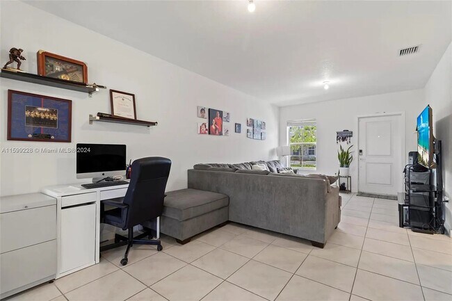 Building Photo - 389 NE 5th Pl