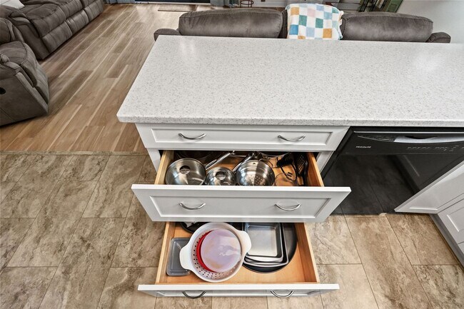 Building Photo - 1890E Auburn Ln