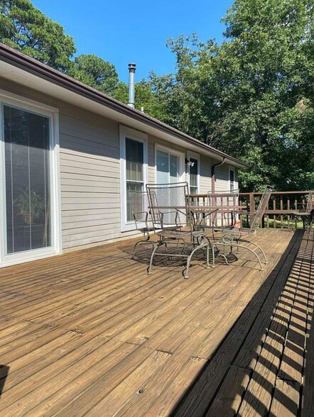 Building Photo - 11 Henry Ct