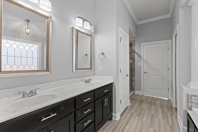 Building Photo - Immaculate 4 Bedroom Home Between Athens a...