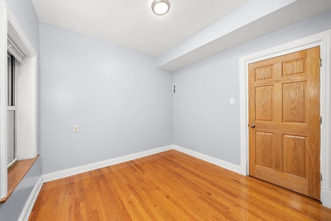 Building Photo - 2911 W Belden Ave