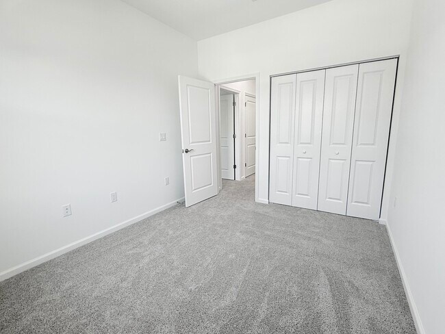 Building Photo - 4394 Longwood Lake Sq