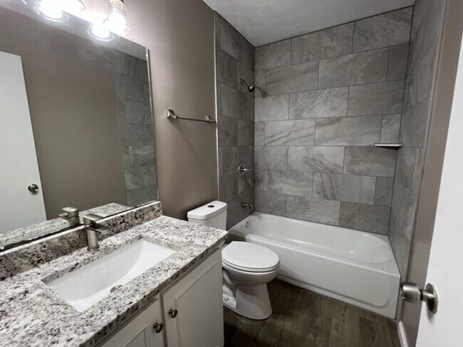 Building Photo - Newly updated 3 Bedroom/2 bath/bonus area ...