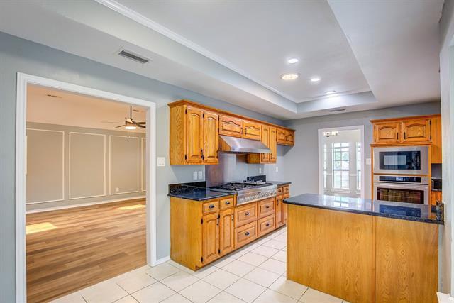 Building Photo - 3914 Meadow Dr
