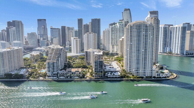 Building Photo - 540 Brickell Key Dr