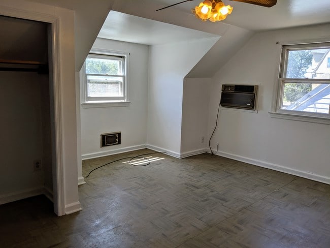 Building Photo - 1072 Amboy Ave