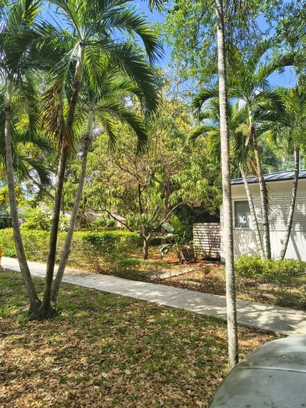 Building Photo - 0 Pinecrest Dr