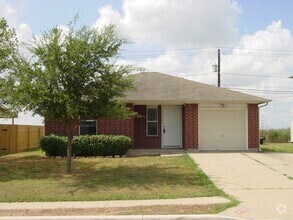 Building Photo - Del Valle Home