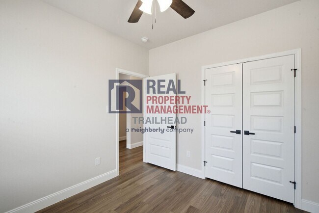 Building Photo - 5805 Barkridge Dr