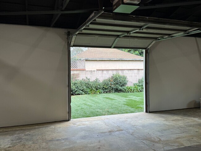 Building Photo - Beautiful Home in a Lovely Neighborhood! Available Spacious 2 Bedroom and Two Bathroom!