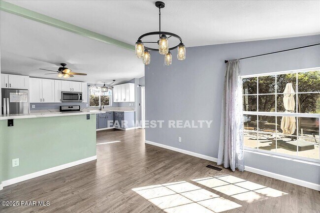 Building Photo - 2490 W Glenshandra Dr