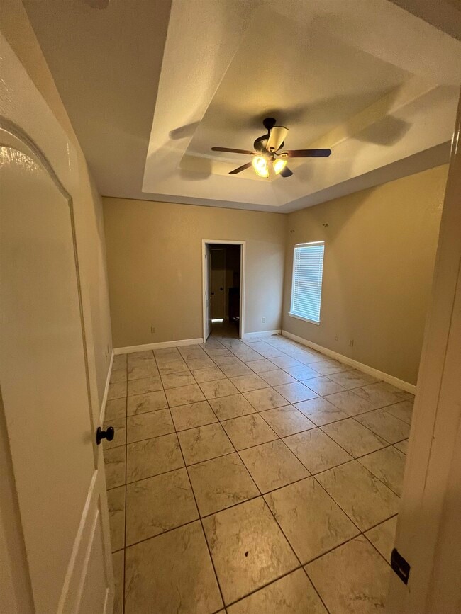 Building Photo - 373 Lenora Ave