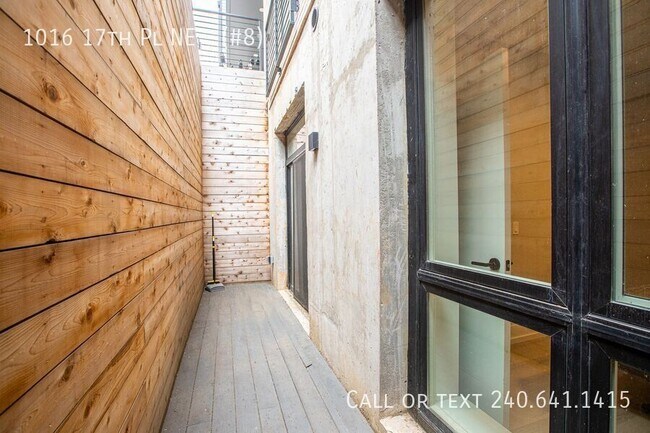 Building Photo - 1016 17th Pl NE