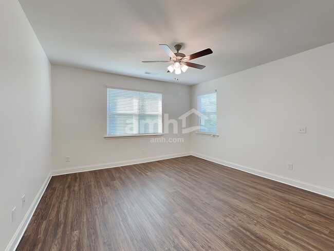 Building Photo - 7060 Creeksong Dr