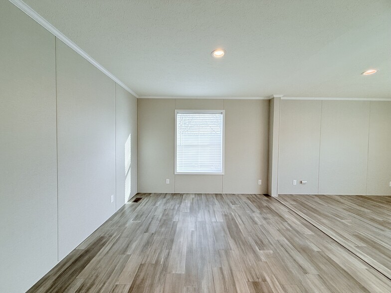 Building Photo - 29805 Jamestown Dr