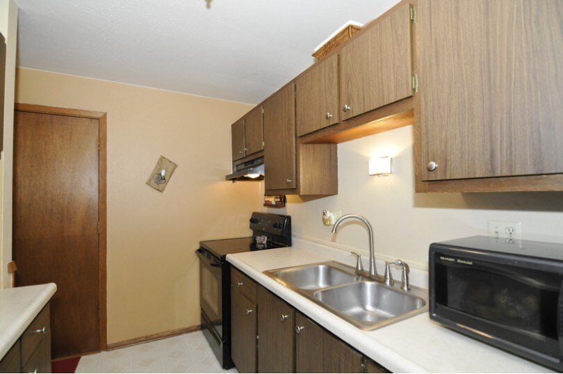 Building Photo - 1551 S Carriage Ln